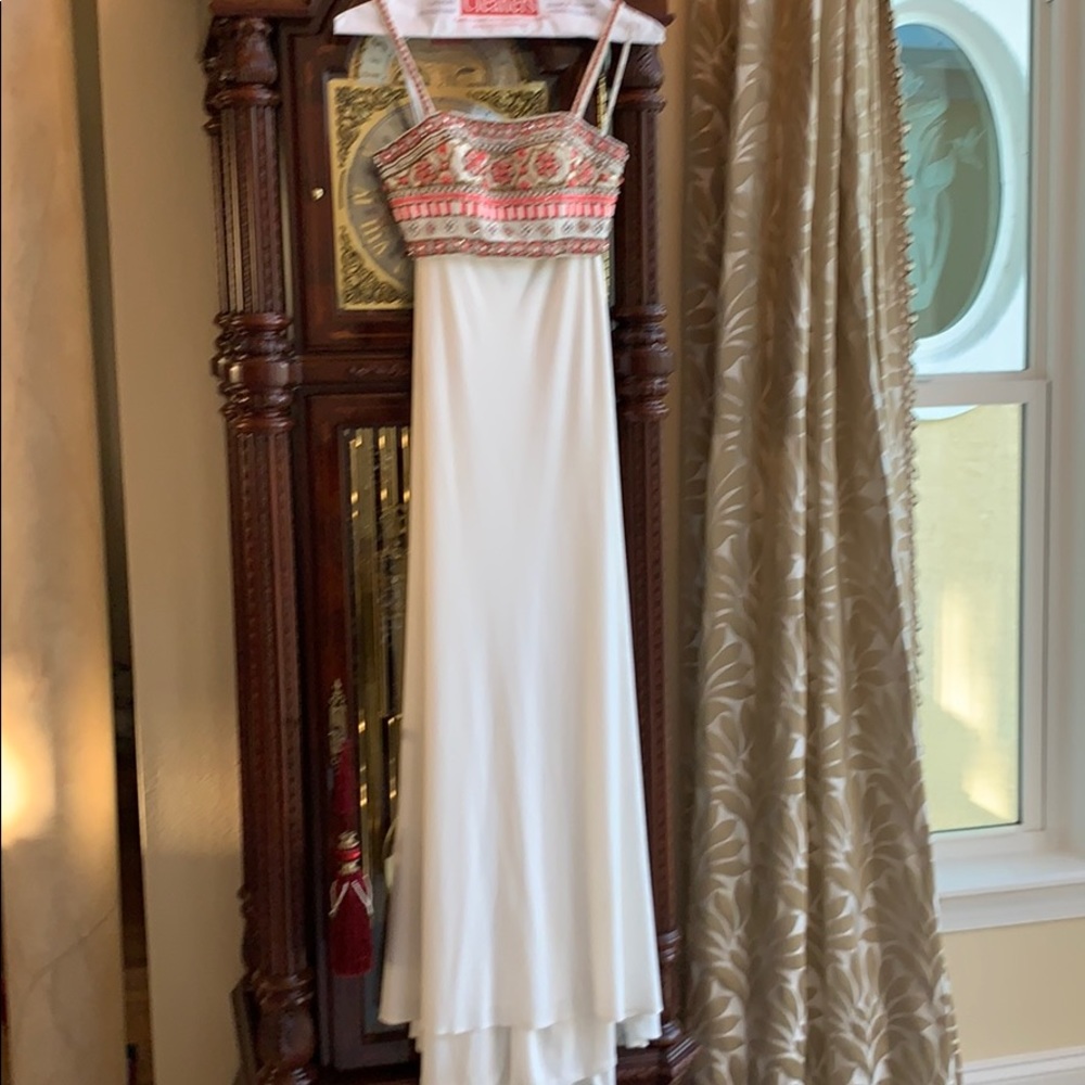 Light cream maxi dress with separate bra